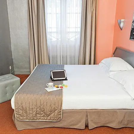 Отель Jean Gabriel Montmartre 3*
